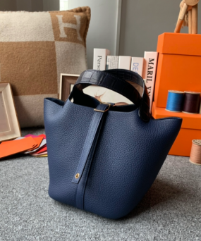 에르메스 피코탄18 블루드프루쎄 금장 끌레망스 악어가죽 핸들